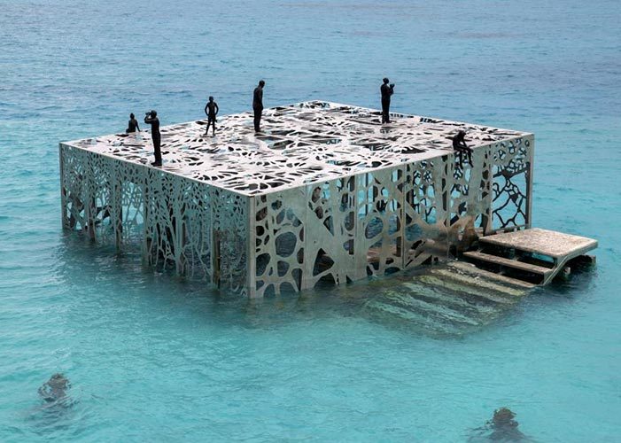 Œuvre artistique de Jason deCaires Taylor - Sculpture Coralarium. Sirru Fen Fushi, Maldives