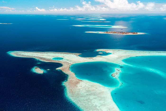 Vue aérienne sur les atolls | © Seafari
